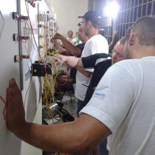 PRONATEC - Aulas do curso de Eletricista Industrial em Italva