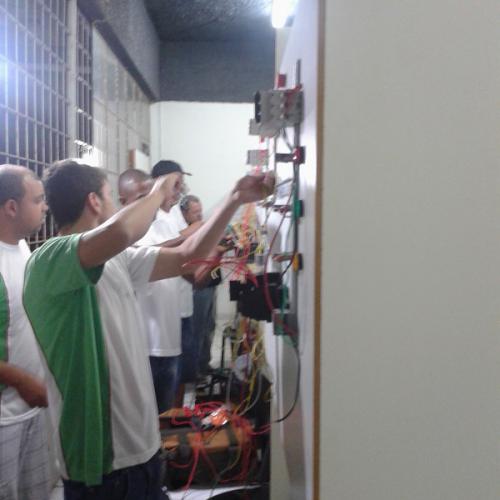 PRONATEC - Aulas do curso de Eletricista Industrial em Italva